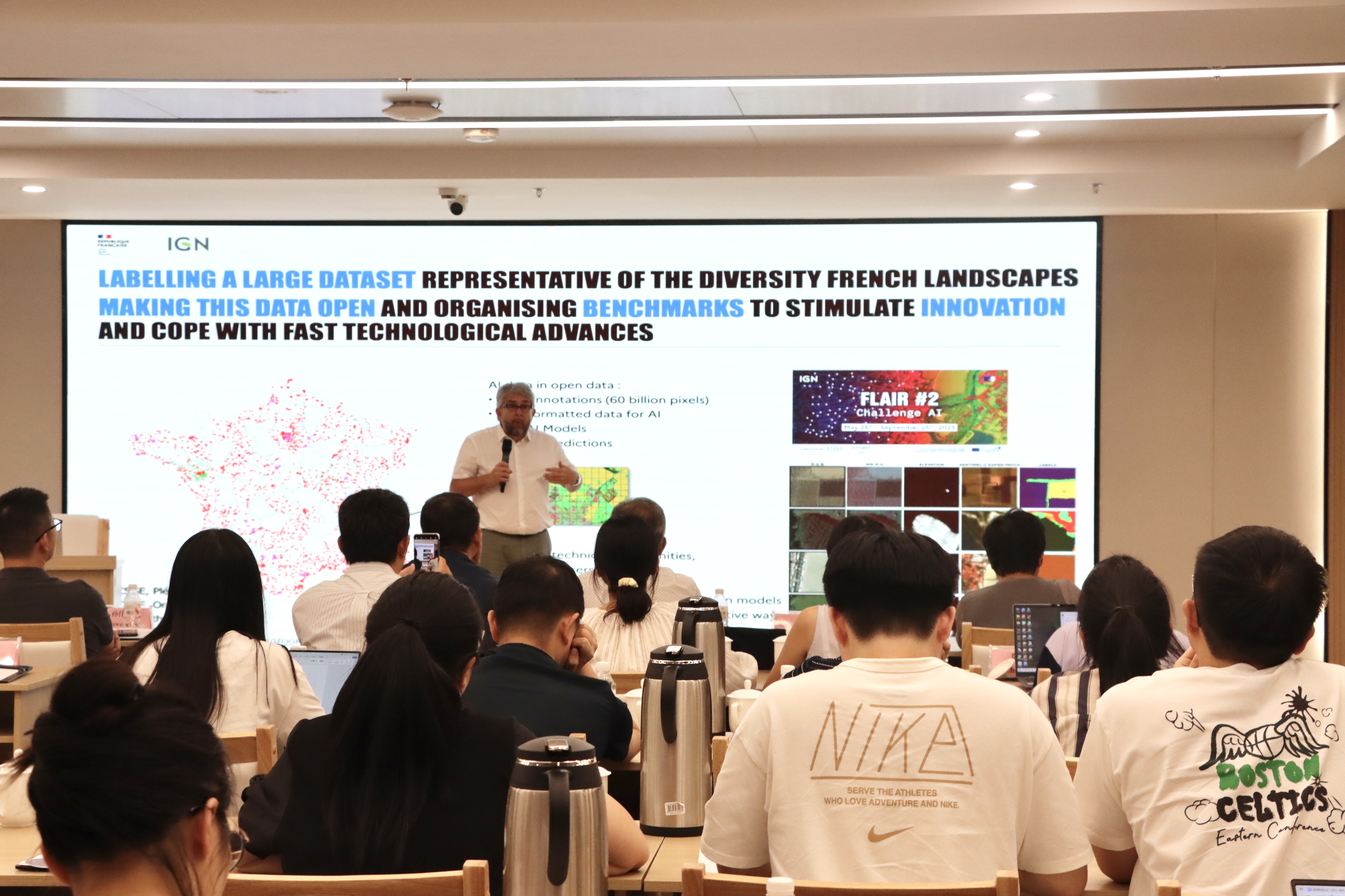 国际摄影测量与遥感学会（ISPRS）代表到访莫干山地信实验室并作学术交流